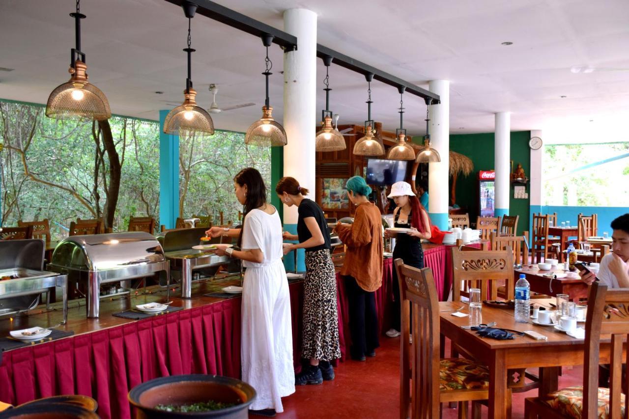 Hungry Lion Resort Sigiriya Esterno foto